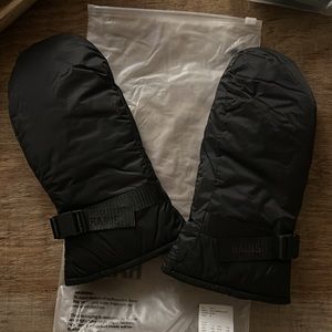 Vardo mittens medium rains new with tags